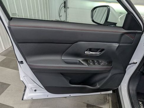 Used 2025 Nissan Kicks SR w/ SR Premium Package AWD/4WD image 13