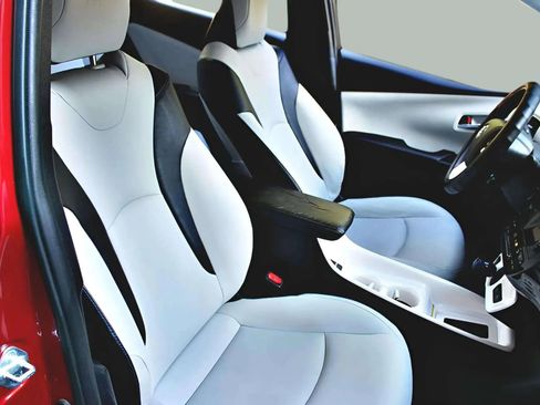 Used 2018 Toyota Prius Two image 29