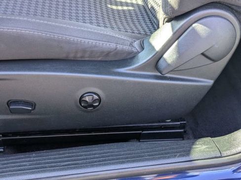 Used 2015 Dodge Challenger SXT RWD image 18
