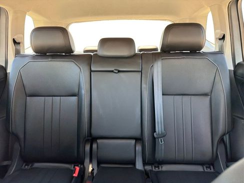 Used 2024 Volkswagen Tiguan SE image 15