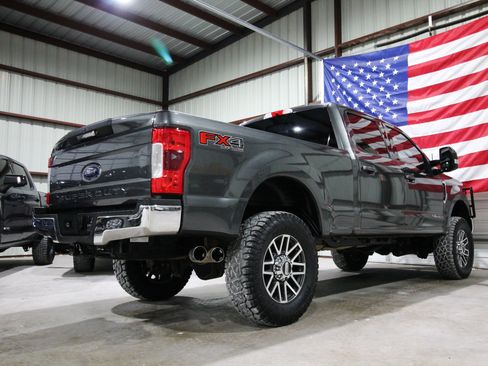 Used 2017 Ford F250 Lariat w/ Lariat Value Package AWD/4WD image 11