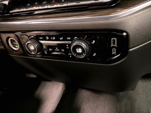 Used 2023 Chevrolet Silverado 1500 LT AWD/4WD image 26