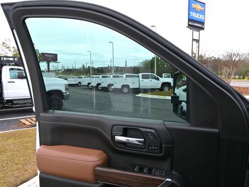 Used 2023 Chevrolet Silverado 2500 High Country w/ Z71 Off-Road Package image 24