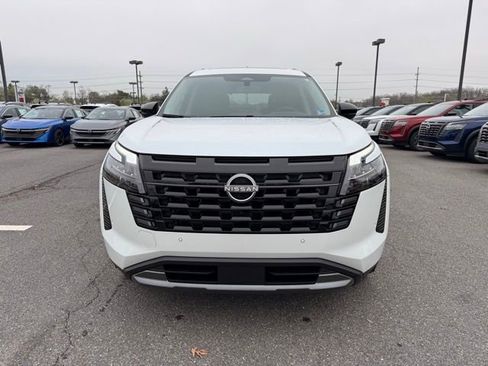 New 2026 Nissan Pathfinder SL w/ SL Premium Package AWD/4WD image 3