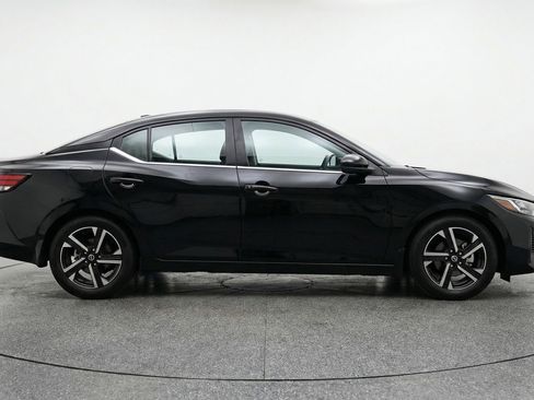 Used 2025 Nissan Sentra SV FWD image 11