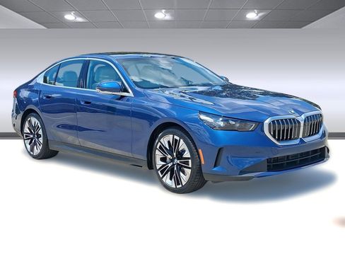 Used 2026 BMW 530i w/ Premium Package image 5