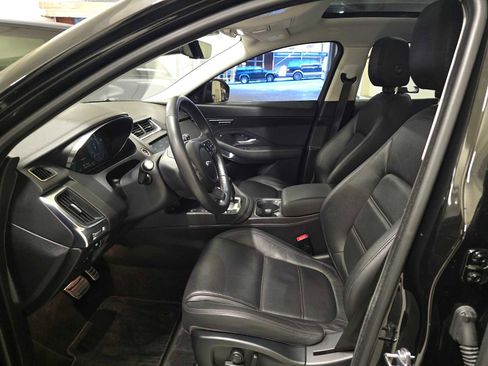 Used 2018 Jaguar E-PACE SE image 23