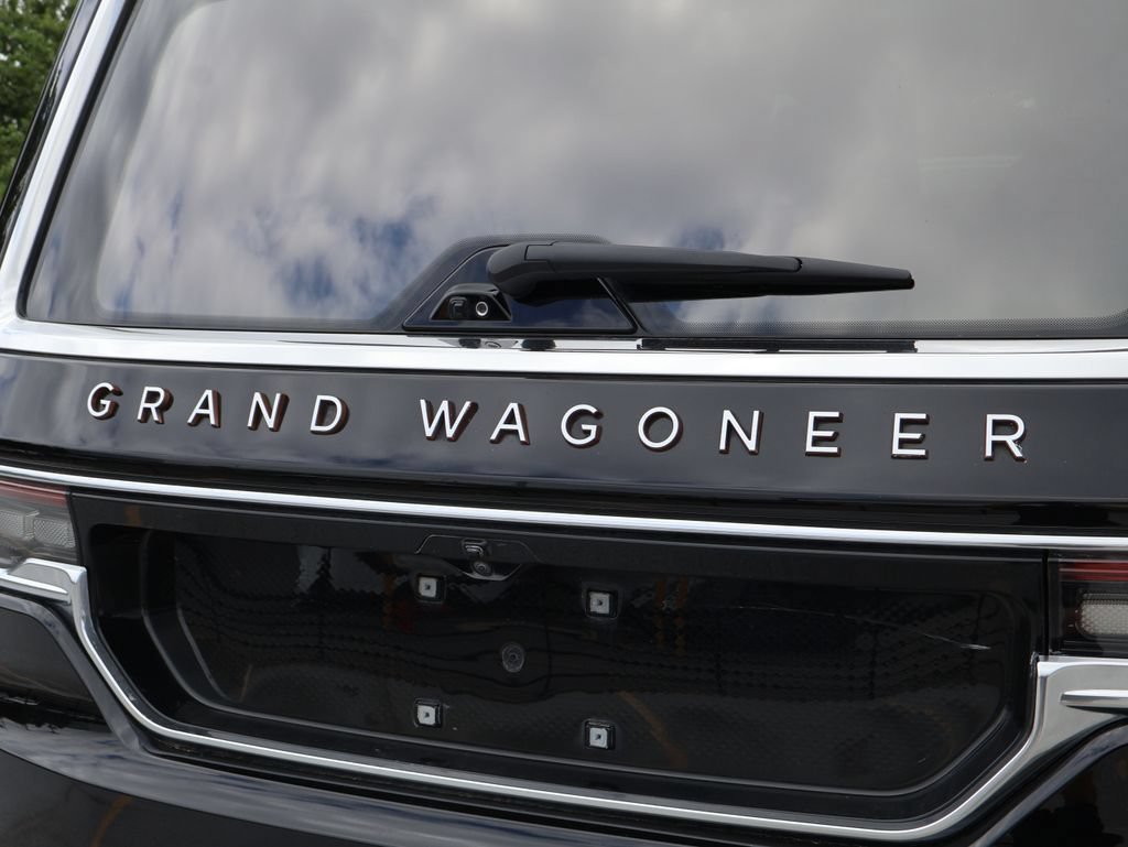 Used 2022 Jeep Grand Wagoneer Series III AWD/4WD image 8