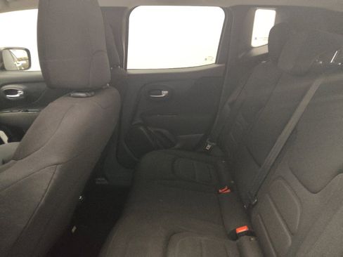 Used 2021 Jeep Renegade Latitude w/ Convenience Group AWD/4WD image 18