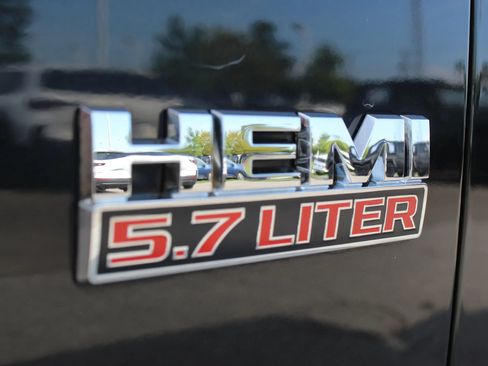 Used 2018 RAM 1500 Express RWD image 27