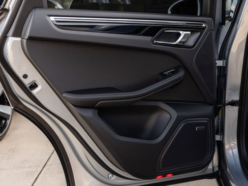 Certified 2026 Porsche Macan AWD/4WD image 34