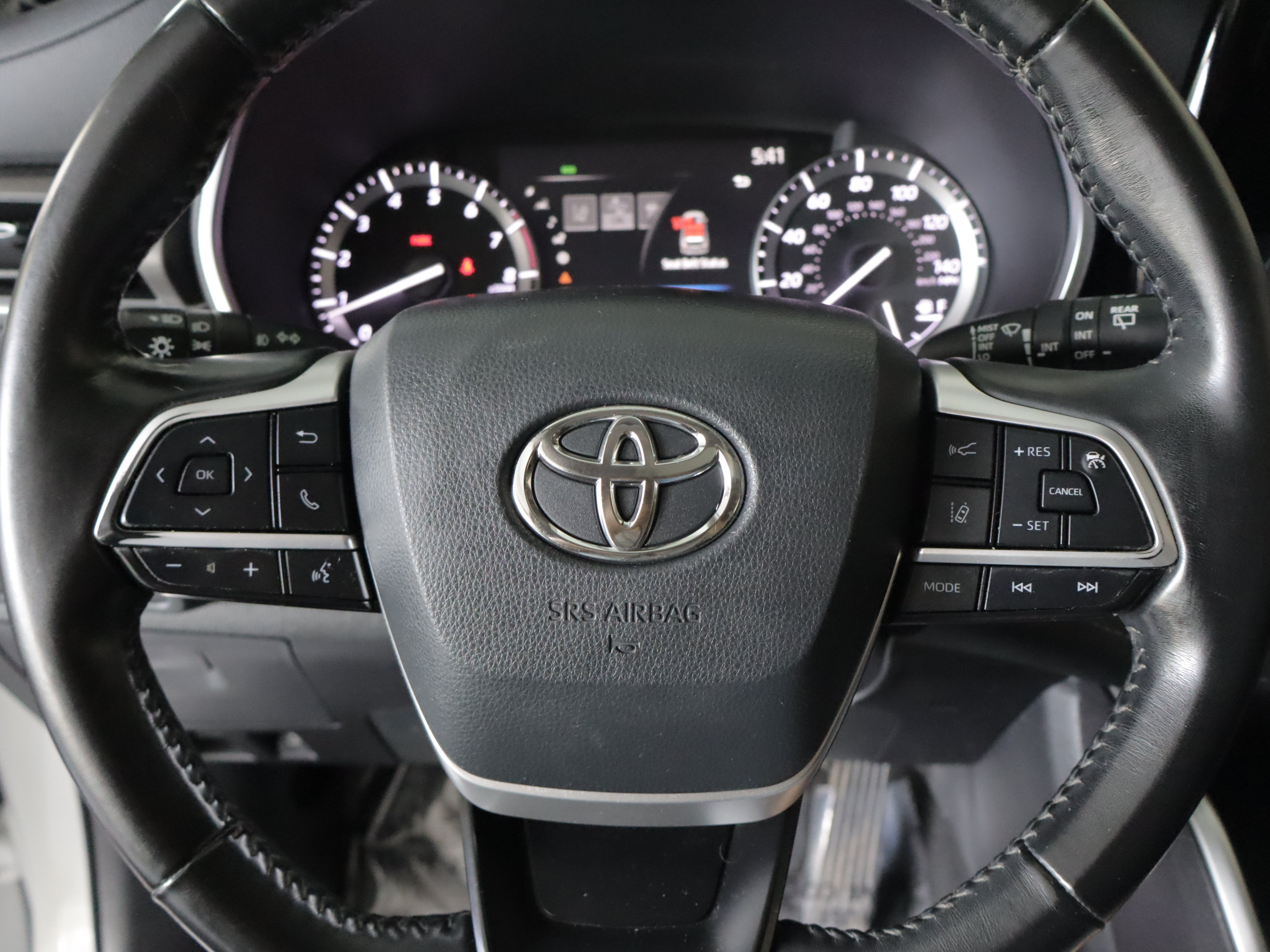 Used 2022 Toyota Highlander XLE AWD/4WD image 16