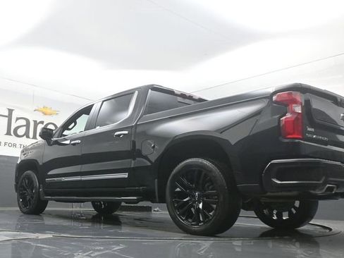 Used 2022 Chevrolet Silverado 1500 High Country w/ High Country Premium Package image 5