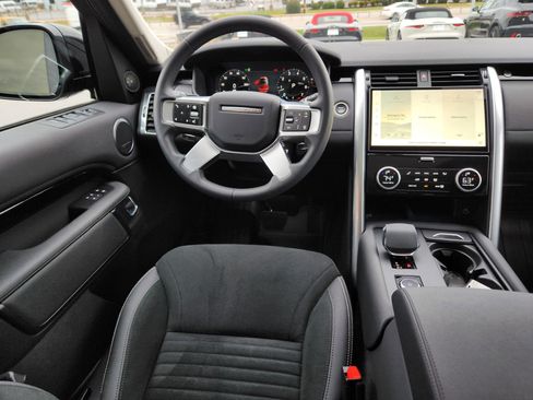 Certified 2024 Land Rover Discovery S image 13