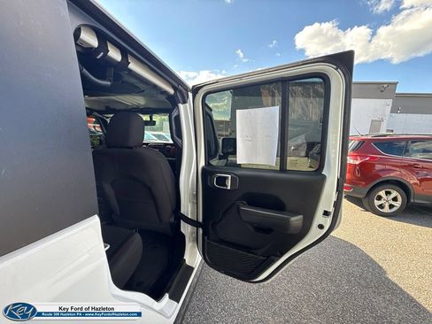 Used 2023 Jeep Gladiator Rubicon w/ Cold Weather Group AWD/4WD image 25