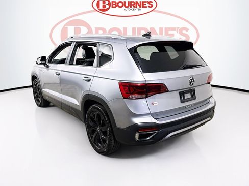 Used 2023 Volkswagen Taos SE w/ Panoramic Sunroof Package AWD/4WD image 8