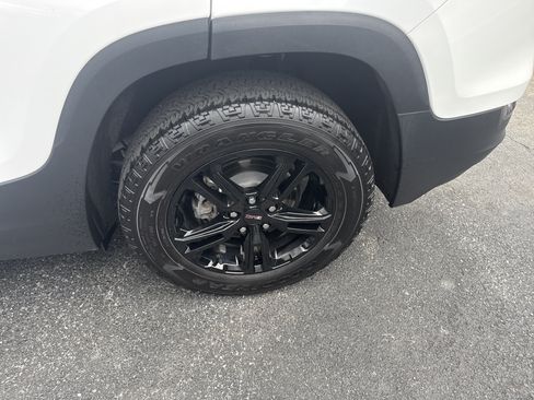 Used 2023 GMC Terrain AT4 AWD/4WD image 11