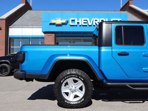Used 2022 Jeep Gladiator Sport image 38