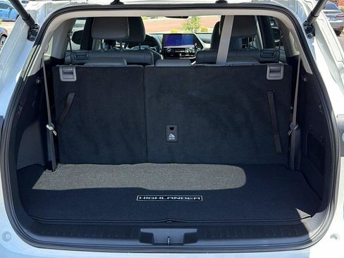 Certified 2025 Toyota Highlander XLE FWD image 32