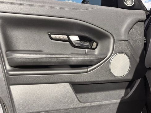 Used 2019 Land Rover Range Rover Evoque SE Premium image 9