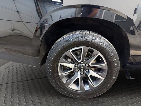 Used 2024 Chevrolet Suburban Z71 w/ Luxury Package AWD/4WD image 26