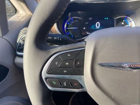 Used 2022 Chrysler Pacifica Limited image 19