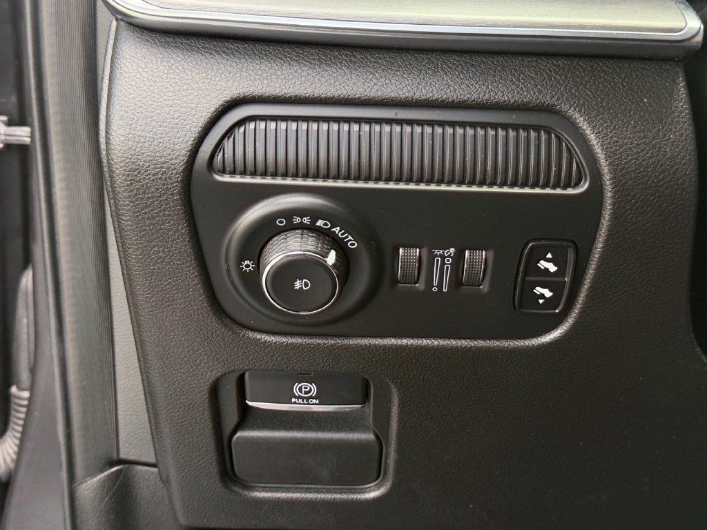 Used 2023 Jeep Wagoneer Series II RWD image 24
