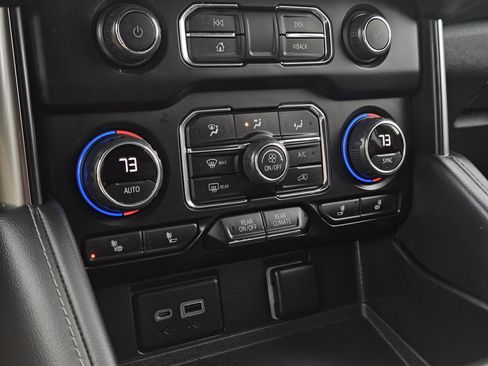 Used 2022 Chevrolet Tahoe Z71 w/ Luxury Package image 23