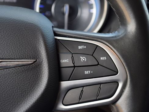 Used 2019 Chrysler 300 Touring w/ Sport Appearance Package RWD image 7
