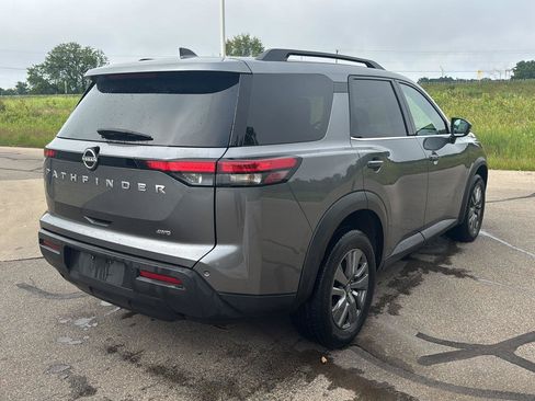 Used 2025 Nissan Pathfinder SV AWD/4WD image 5