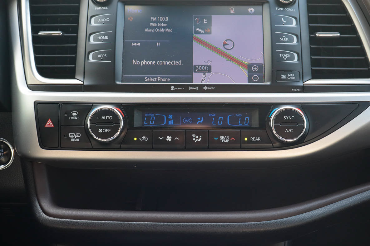 Used 2019 Toyota Highlander XLE AWD/4WD image 24