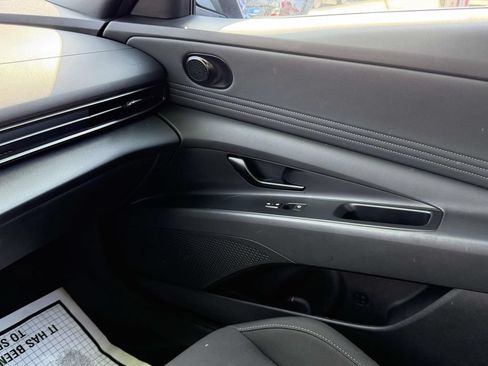 Certified 2025 Hyundai Elantra Sport FWD image 39