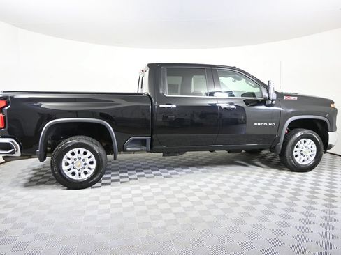 Used 2025 Chevrolet Silverado 3500 LTZ w/ LTZ Convenience Package AWD/4WD image 8