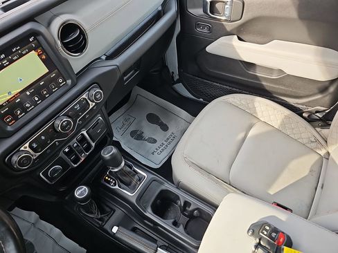 Used 2022 Jeep Wrangler Unlimited Sahara image 30
