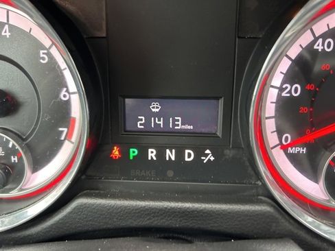 Used 2018 Dodge Grand Caravan SE w/ UConnect Hands-Free Group image 13