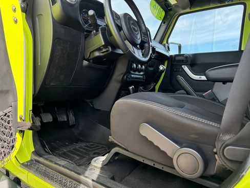 Certified 2016 Jeep Wrangler Unlimited Sahara w/ Connectivity Group image 12