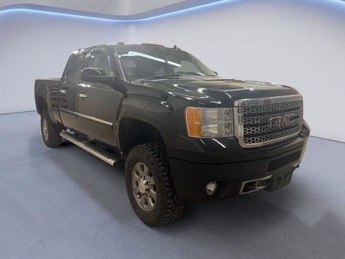 Used 2014 GMC Sierra 2500 Denali w/ Suspension Package, Off-Road image 1