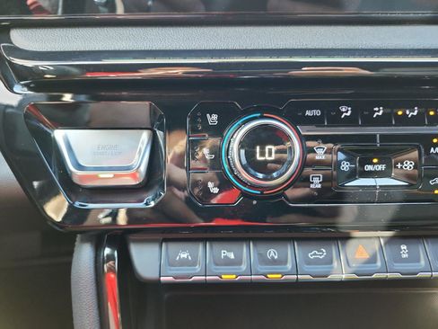 Used 2025 GMC Sierra 1500 AT4 w/ AT4 Premium Package image 21