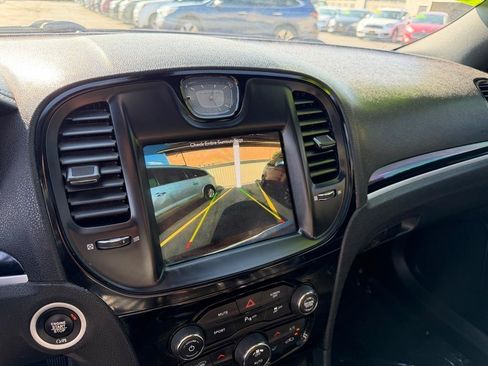 Used 2019 Chrysler 300 S w/ 300S Premium Group RWD image 37