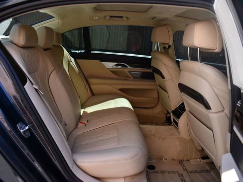 Used 2017 BMW 750i xDrive image 38