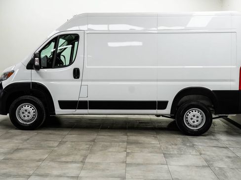 Used 2025 RAM ProMaster 2500 w/ Convenience Group FWD image 9