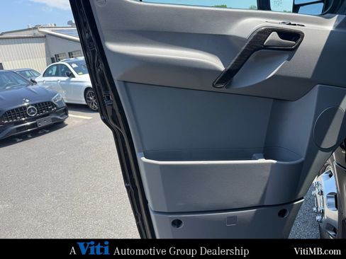 Used 2017 Mercedes-Benz Sprinter 3500 image 17