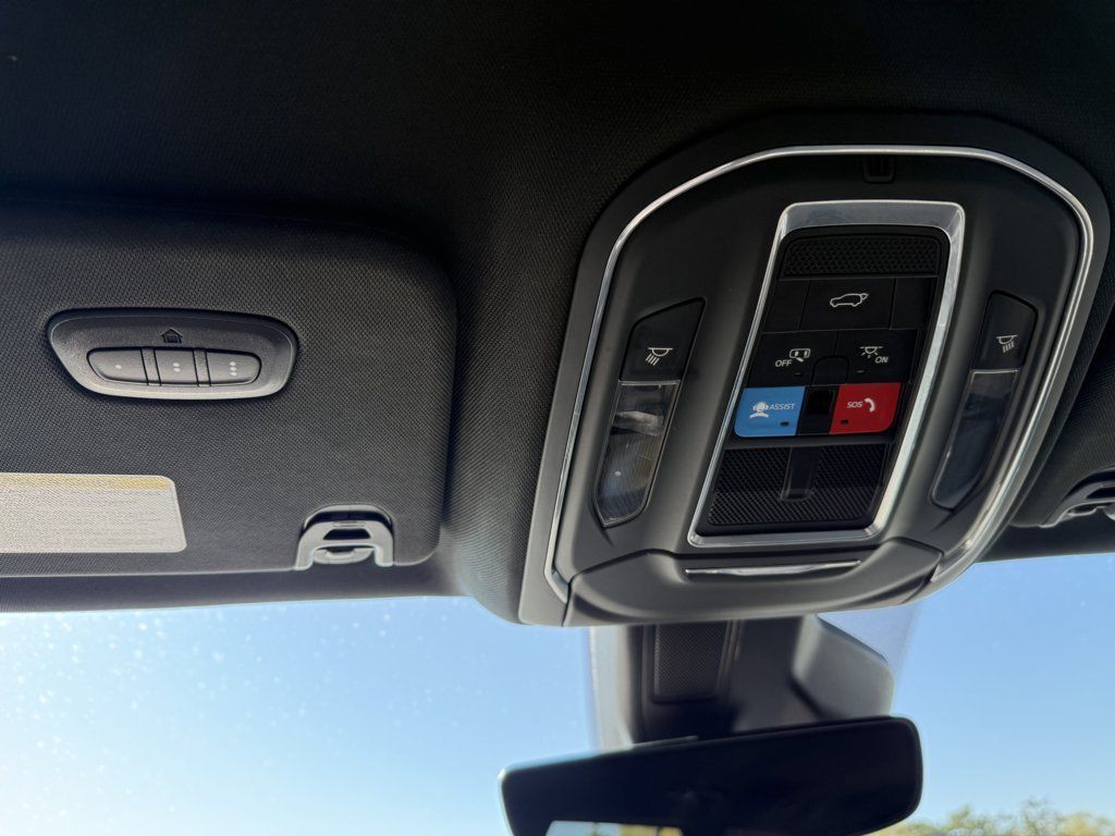 Used 2023 Jeep Wagoneer L Series II AWD/4WD image 34