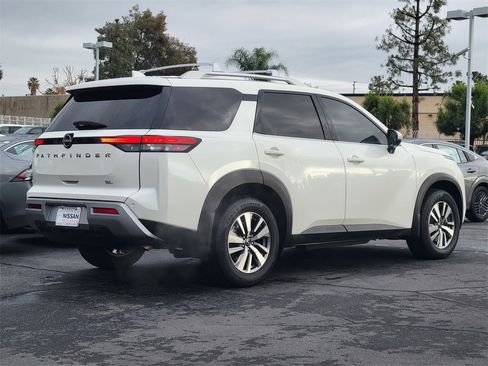 Certified 2022 Nissan Pathfinder SL image 2