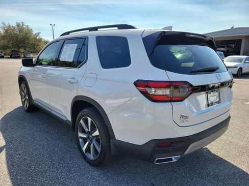 Used 2025 Honda Pilot Elite image 12