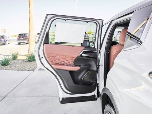 New 2026 Mitsubishi Outlander SEL image 18