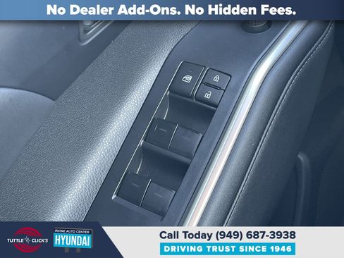 Used 2024 Toyota Highlander XLE FWD image 25