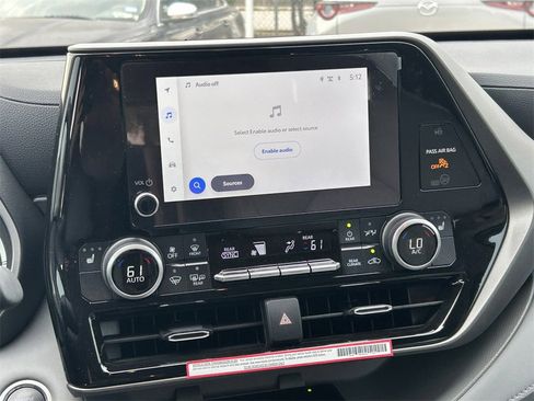 Used 2024 Toyota Highlander LE image 22