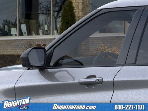 Used 2026 Ford Explorer Active AWD/4WD image 21