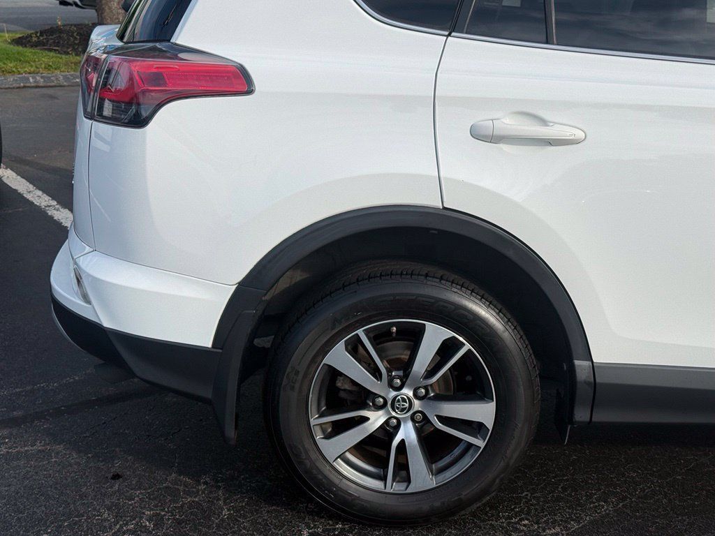 Certified 2018 Toyota RAV4 XLE AWD/4WD image 8